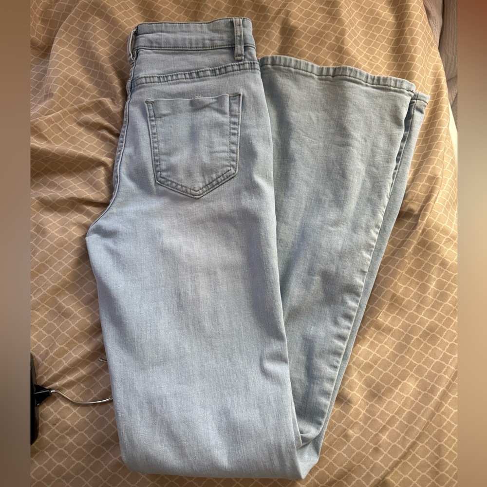 Light wash women’s jeans
